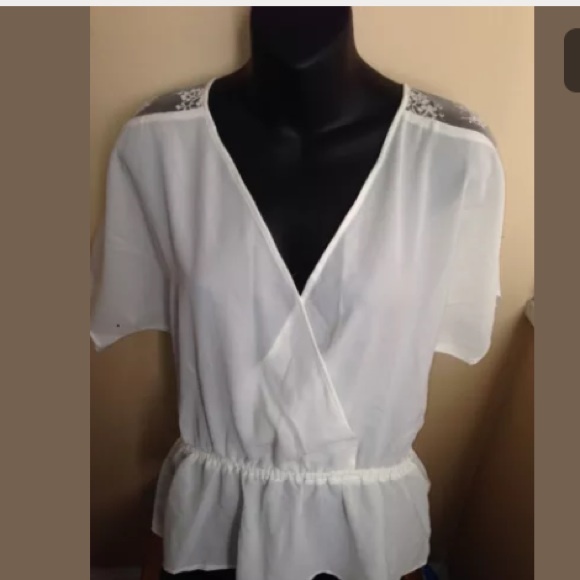 Isabella Rodriguez blouse Sz Medium lace accents off white ST3225 - Picture 3 of 3